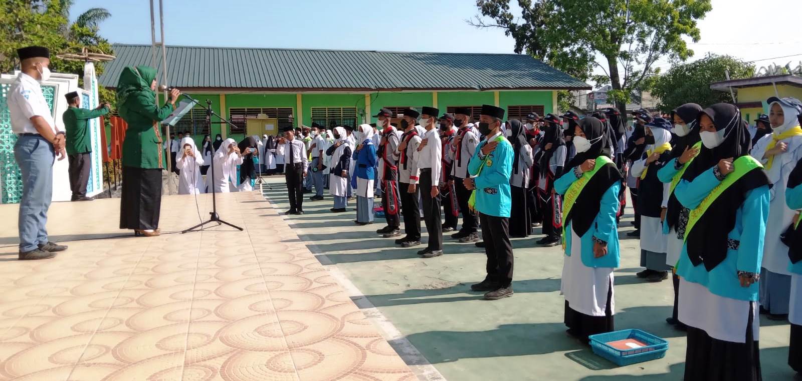 Ka.MAN 2 Langkat Ambil Sumpah 13 Pengurus Ekskul Masa Bakti